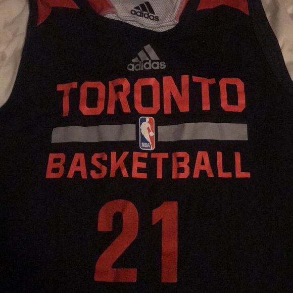 Official Game Worn Toronto Raptors Practice Jersey L+2 Number 21 - Picture 3 of 5